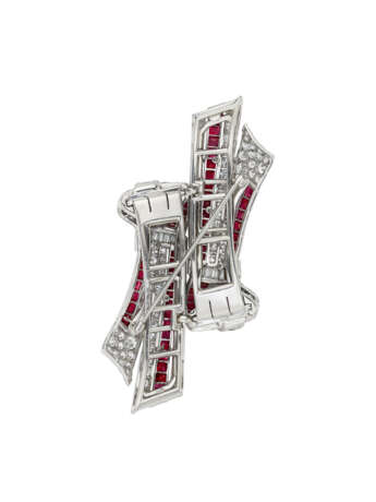 RETRO PAIR OF RUBY AND DIAMOND CLIP-BROOCHES - фото 3