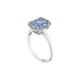 A SUPERB COLORED DIAMOND RING - photo 5