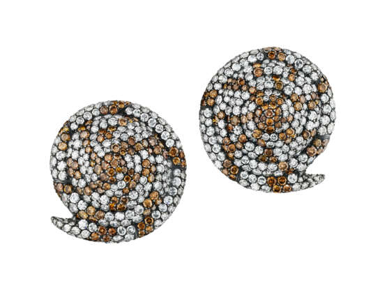 JAR DIAMOND AND COLORED DIAMOND `SEA-SHELL` EARRINGS - photo 1