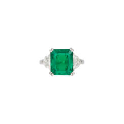 EMERALD AND DIAMOND RING