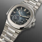 PATEK PHILIPPE, STAINLESS STEEL 'NAUTILUS' WITH MOON PHASES, REF. 5712/1A - фото 2