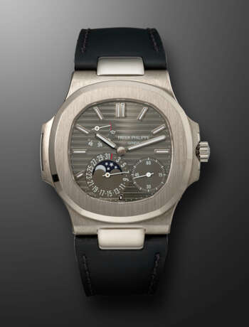PATEK PHILIPPE, WHITE GOLD 'NAUTILUS' WITH MOON PHASES, REF. 5712G-001 - Foto 1