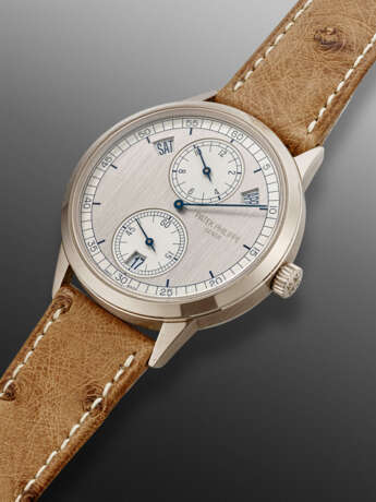 PATEK PHILIPPE, WHITE GOLD ANNUAL CALENDAR WITH REGULATOR-STYLE DIAL, REF. 5235G-001 - Foto 3