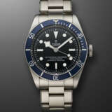 TUDOR, LIMITED EDITION STAINLESS STEEL 'BLACK BAY', MADE FOR '32 (THE ROYAL) SQUADRON', REF. 79230B, NO 16/32 - Foto 1