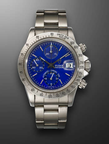 TUDOR, STAINLESS STEEL CHRONOGRAPH 'OYSTERDATE' WITH PROTOTYPE ELECTRIC BLUE DIAL, REF. 79180 - Foto 1