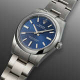 ROLEX, STAINLESS STEEL 'OYSTER PERPETUAL' WITH BLUE DIAL, REF. 124200 - photo 2
