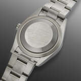 ROLEX, STAINLESS STEEL 'OYSTER PERPETUAL' WITH BLUE DIAL, REF. 124200 - Foto 3