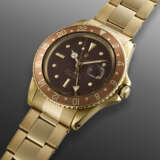 ROLEX, YELLOW GOLD DUAL TIME 'GMT-MASTER', REF. 1675 - photo 2
