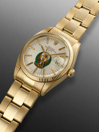 ROLEX, YELLOW GOLD 'OYSTER PERPETUAL DATE' WITH UAE MILITARY EMBLEM, REF. 1503 - photo 2