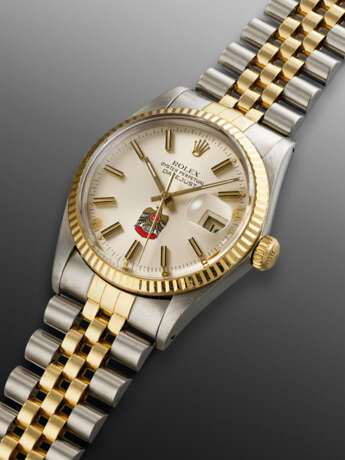 ROLEX, STAINLESS STEEL AND YELLOW GOLD 'DATEJUST' WITH UAE DESERT EAGLE COAT OF ARMS, REF. 16013 - Foto 2