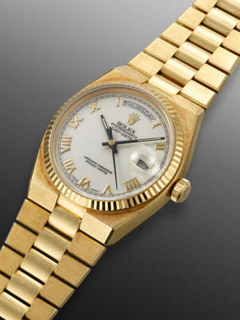 ROLEX, YELLOW GOLD 'DAY-DATE OYSTER QUARTZ', REF. 19018 - photo 2