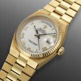 ROLEX, YELLOW GOLD 'DAY-DATE OYSTER QUARTZ', REF. 19018 - photo 2