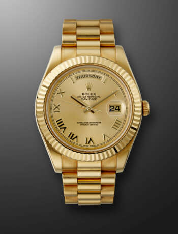 ROLEX, YELLOW GOLD 'DAY-DATE II' WITH CHAMPAGNE DIAL, REF. 218238 - фото 1