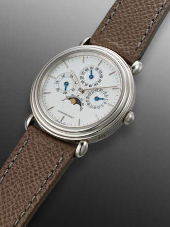 AUDEMARS PIGUET, LIMITED EDITION PLATINUM PERPETUAL CALENDAR AND MOON PHASES, REF. 25727PT, NO. 45/70 - photo 2
