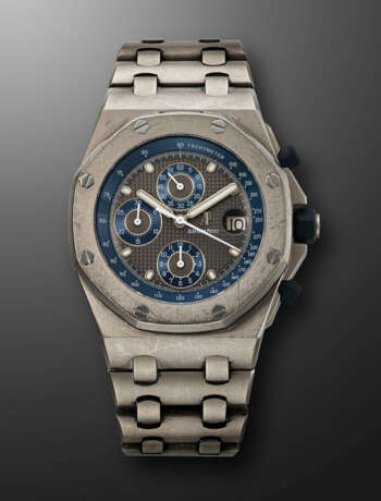 AUDEMARS PIGUET, TITANIUM CHRONOGRAPH 'ROYAL OAK OFFSHORE', 'THE BEAST', REF. 25721TI - Foto 1