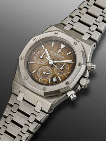 AUDEMARS PIGUET, STAINLESS STEEL CHRONOGRAPH 'ROYAL OAK' WITH TROPICAL DIAL, REF. 25860ST - photo 2