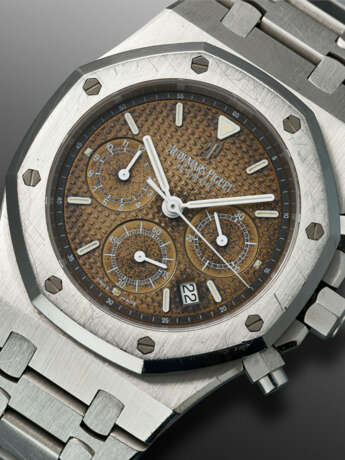 AUDEMARS PIGUET, STAINLESS STEEL CHRONOGRAPH 'ROYAL OAK' WITH TROPICAL DIAL, REF. 25860ST - фото 4