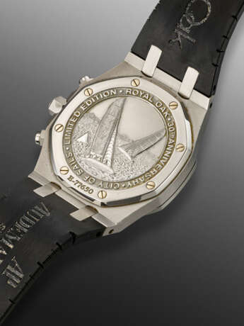 AUDEMARS PIGUET, LIMITED EDITION STAINLESS STEEL CHRONOGRAPH 'ROYAL OAK' "CITY OF SAILS", REF. 25979ST - фото 3