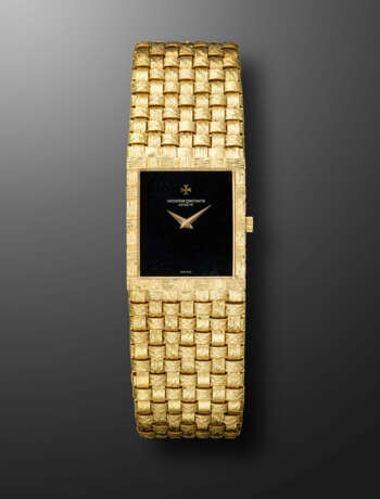 VACHERON CONSTANTIN, YELLOW GOLD WRISTWATCH WITH ONYX DIAL, REF: 33030 P - photo 1