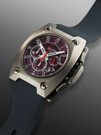 WYLER, LIMITED EDITION STAINLESS STEEL, TITANIUM AND CARBON FIBER CHRONOGRAPH 'INCAFLEX' WITH PURPLE DIAL, NO. 1350/3999 - photo 2