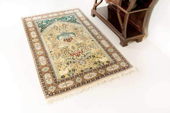 Orientalischer Teppich mit paradiesischem Motiv - Foto 2