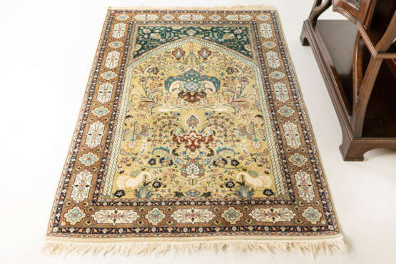 Orientalischer Teppich mit paradiesischem Motiv - Foto 3