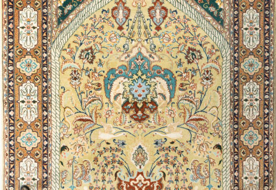 Orientalischer Teppich mit paradiesischem Motiv - photo 4