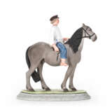 Junger Bauer auf einem Pferd - Foto 3