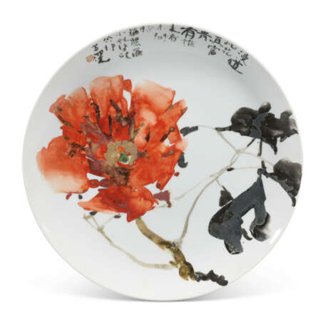 A YANG SHANSHEN PEONY HANDPAINTED DISH - фото 1