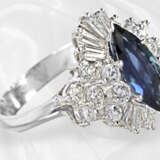 Ring: hochfeiner Goldschmiedering mit blauem Farbstein und Brillanten von ca. 2,5ct, Platin - фото 2
