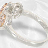 Ring: ausgefallener, moderner, neuwertiger Brillantring mit weißen und pinken Brillanten - photo 4