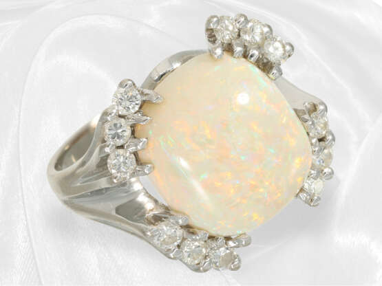 Weißgoldener und sehr schön gearbeiteter vintage Opal/Brillant-Goldschmiedering - photo 3