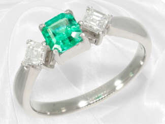 Ring: neuwertiger Platinring mit Smaragd und Diamanten in Spitzenqualität