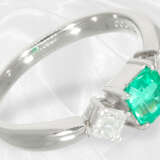 Ring: neuwertiger Platinring mit Smaragd und Diamanten in Spitzenqualität - photo 2