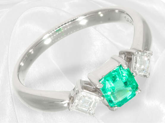 Ring: neuwertiger Platinring mit Smaragd und Diamanten in Spitzenqualität - photo 3