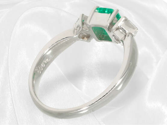 Ring: neuwertiger Platinring mit Smaragd und Diamanten in Spitzenqualität - фото 5