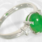 Ring: neuwertiger Platinring mit hochwertiger Imperial Jade und Diamanten - photo 2