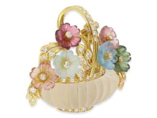 Brosche/Anhänger: äußerst dekorative und wertvolle Blumenbrosche mit Brillanten, Farbsteinen und Bergkristall