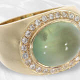 Ring: breiter und sehr schöner Goldschmiedering mit großem Cat's-Eye Cabochon und weißen Saphiren - Foto 2