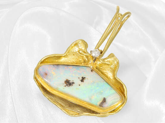 Handgefertigter Designer-Goldschmiedeanhänger mit schönem Opal und Brillant besetzt, 18K Gold - фото 2