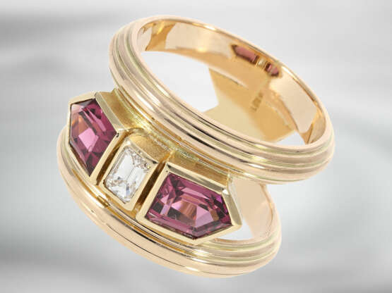 Ring: unikater Designerring mit pinkfarbenen Turmalinen und einem schönen Diamanten im Emerald-Cut, 14K Gold - Foto 1