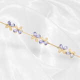 Armband: zierliches Goldschmiedearmband mit Tansaniten und Diamanten, Blütenform - фото 3