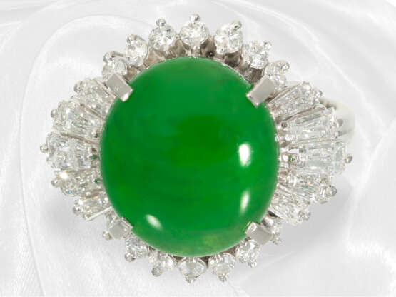 Ring: hochwertiger, schwerer Ballerina Platinring mit feinster Imperial-Jade und Diamanten - фото 1