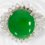 Ring: hochwertiger, schwerer Ballerina Platinring mit feinster Imperial-Jade und Diamanten - фото 1