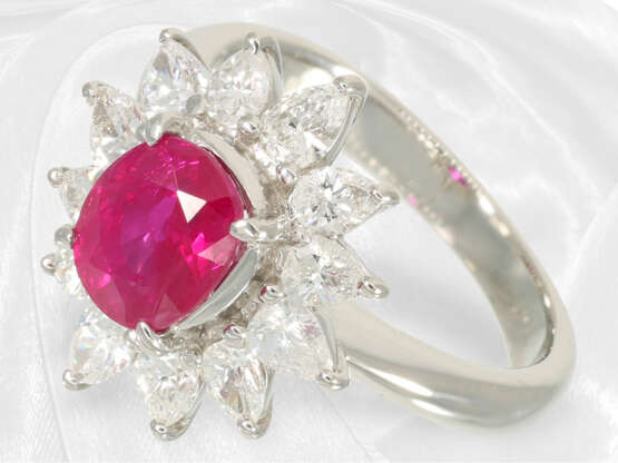 Ring: neuwertiger, hochwertiger Goldschmiedering mit Rubin und Diamanten, Platin - photo 4