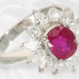 Ring: neuwertiger, hochwertiger Goldschmiedering mit Rubin und Diamanten, Platin - фото 5