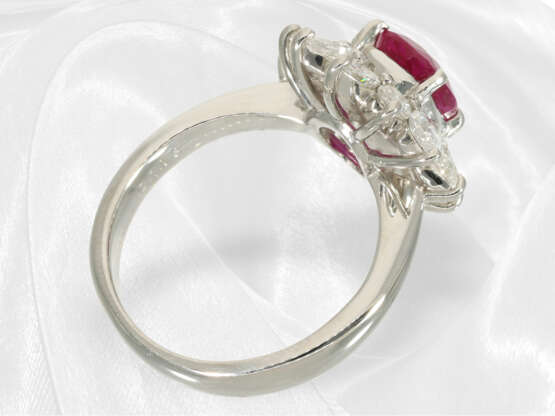 Ring: neuwertiger, hochwertiger Goldschmiedering mit Rubin und Diamanten, Platin - Foto 6