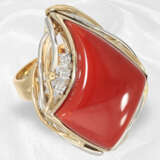 Ring: moderner Bicolor-Goldschmiedering mit wertvoller Koralle, Platin/Gold - Foto 1