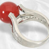 Ring: hochwertiger Brillantring mit Korallenkugel, neuwertige, teure Handarbeit aus Platin - Foto 4