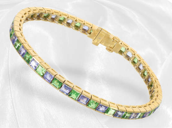Neuwertiges, dekoratives Goldschmiede-Armband aus 18K Gold mit Tansaniten und Tsavoriten, ca. 7,5ct - Foto 1